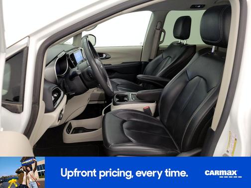 White 2023 Chrysler Pacifica Touring L