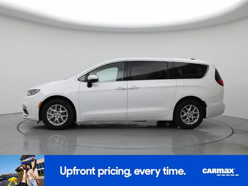 White 2023 Chrysler Pacifica Touring L