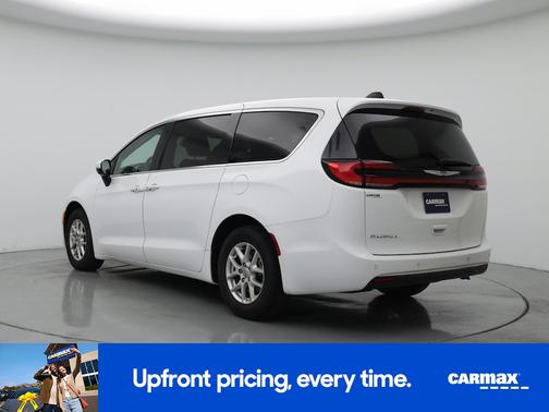 White 2023 Chrysler Pacifica Touring L