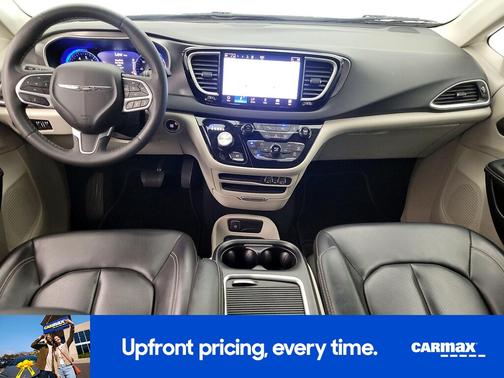 White 2023 Chrysler Pacifica Touring L