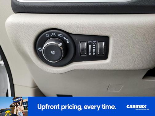 White 2023 Chrysler Pacifica Touring L