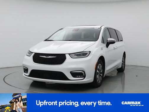 White 2023 Chrysler Pacifica Hybrid Limited