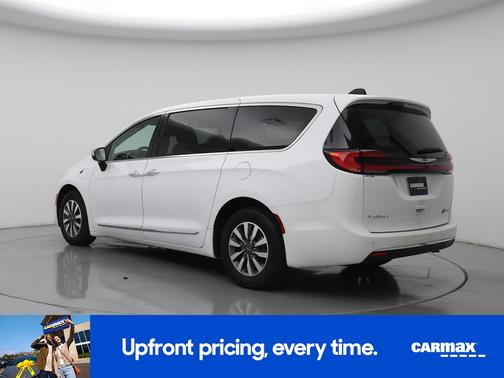 White 2023 Chrysler Pacifica Hybrid Limited