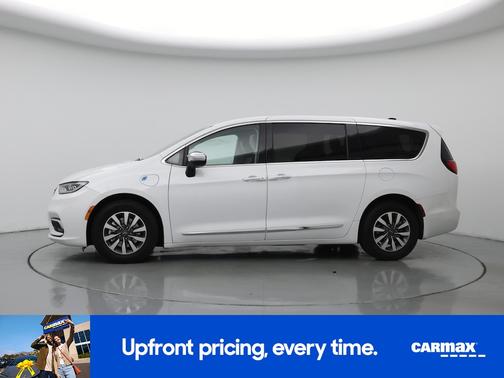 White 2023 Chrysler Pacifica Hybrid Limited