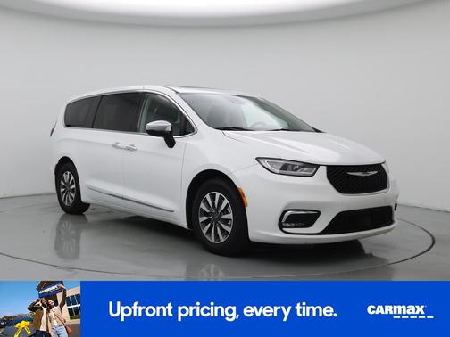 White 2023 Chrysler Pacifica Hybrid Limited