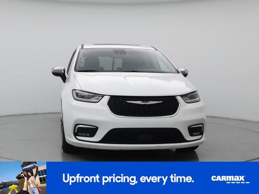 White 2023 Chrysler Pacifica Hybrid Limited