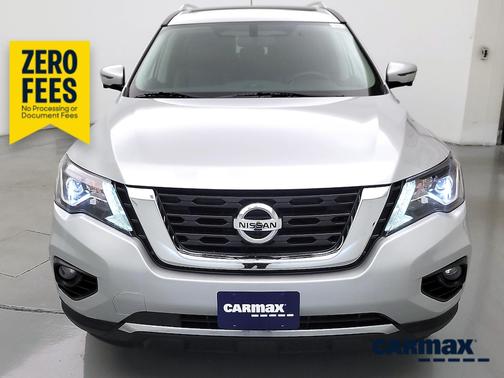 Silver 2018 Nissan Pathfinder Platinum