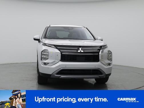 White 2025 Mitsubishi Outlander SE