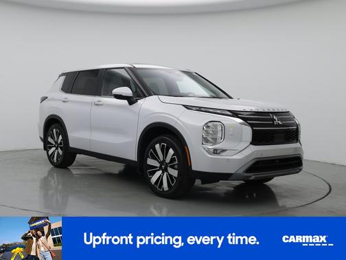 White 2025 Mitsubishi Outlander SE