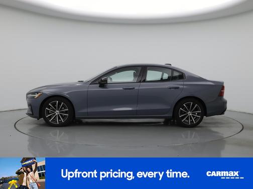 Gray 2022 Volvo S60 B5 Momentum