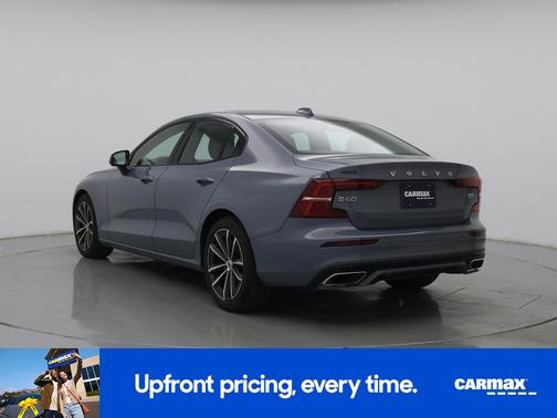 Gray 2022 Volvo S60 B5 Momentum