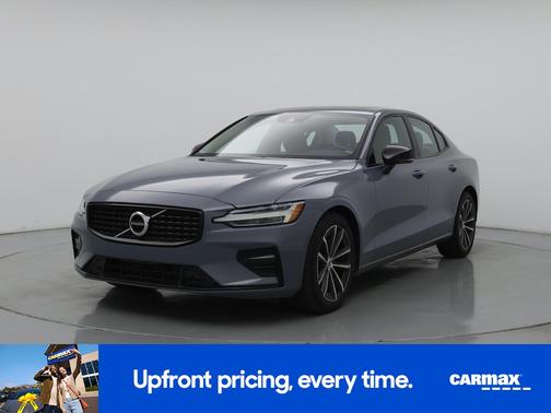 Gray 2022 Volvo S60 B5 Momentum