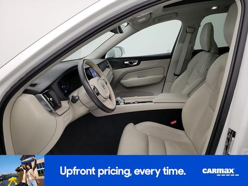 White 2022 Volvo XC60 B5 Inscription