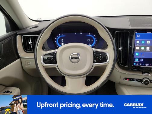 White 2022 Volvo XC60 B5 Inscription