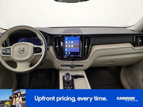 White 2022 Volvo XC60 B5 Inscription