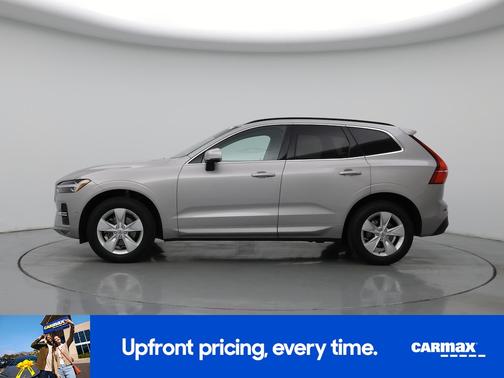 Silver 2022 Volvo XC60 B5 Momentum