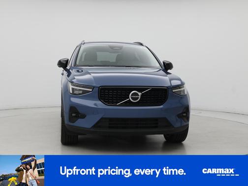 2023 Volvo XC40 B5 Ultimate Dark Theme