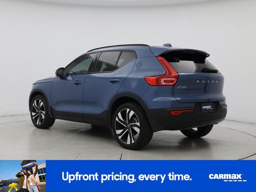 2023 Volvo XC40 B5 Ultimate Dark Theme