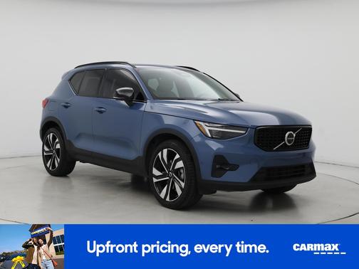 2023 Volvo XC40 B5 Ultimate Dark Theme