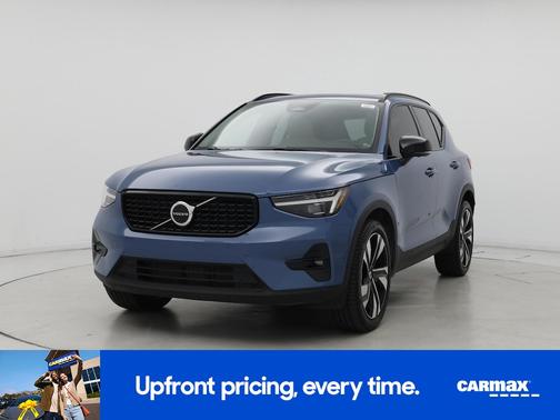 2023 Volvo XC40 B5 Ultimate Dark Theme