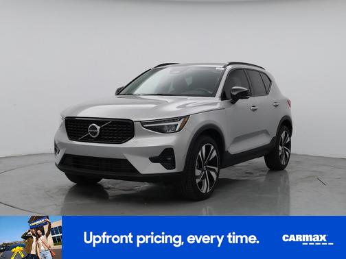 2023 Volvo XC40 B5 Ultimate Dark Theme