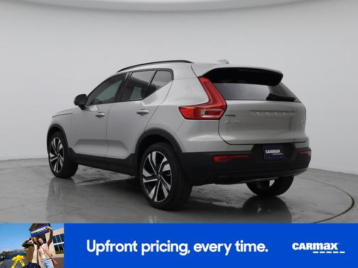 2023 Volvo XC40 B5 Ultimate Dark Theme