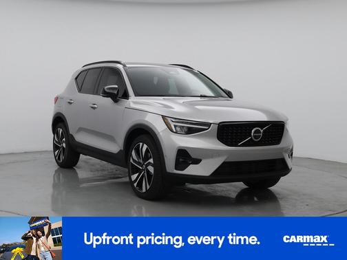 2023 Volvo XC40 B5 Ultimate Dark Theme