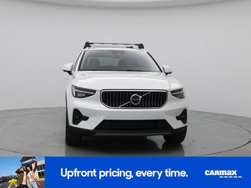 2024 Volvo XC40 B5 Ultimate Bright Theme