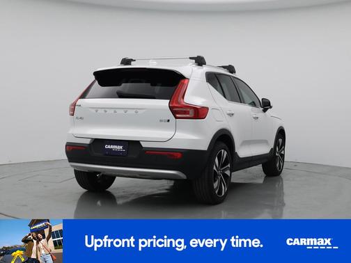 2024 Volvo XC40 B5 Ultimate Bright Theme