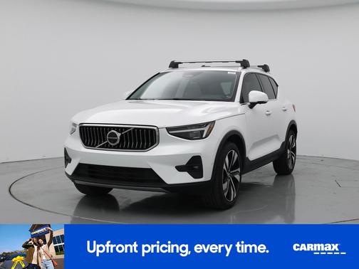 2024 Volvo XC40 B5 Ultimate Bright Theme