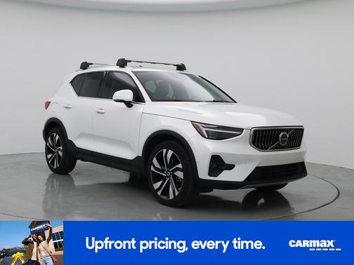 2024 Volvo XC40 B5 Ultimate Bright Theme