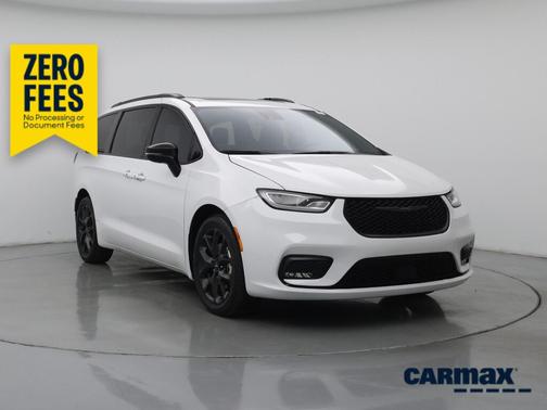 White 2025 Chrysler Pacifica Limited