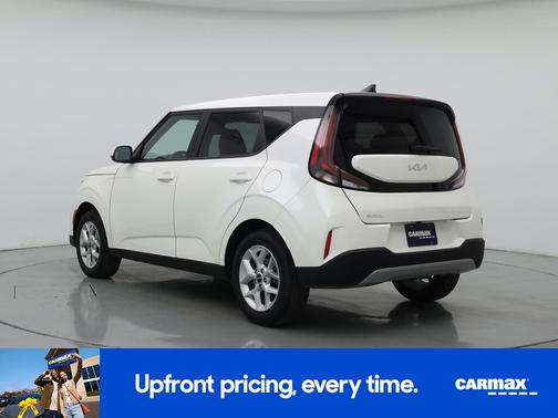 White 2025 Kia Soul LX