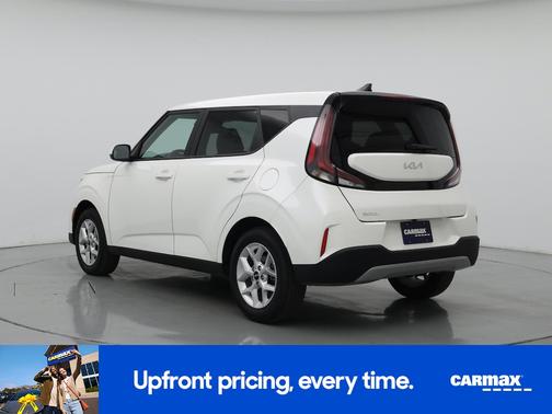 White 2025 Kia Soul LX