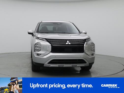 Silver 2024 Mitsubishi Outlander SE