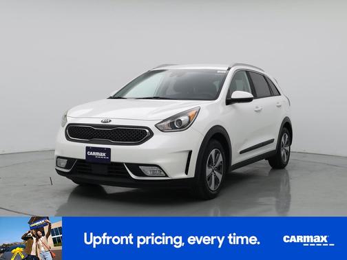 White 2017 Kia Niro LX