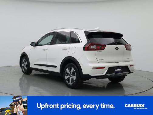 White 2017 Kia Niro LX