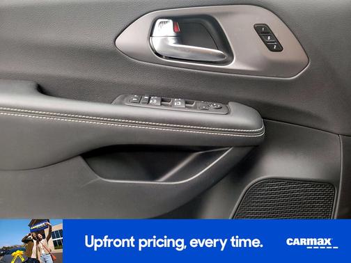 Black 2025 Chrysler Pacifica Select