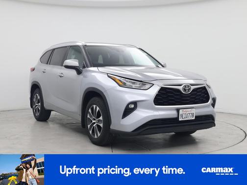 Gray 2020 Toyota Highlander XLE