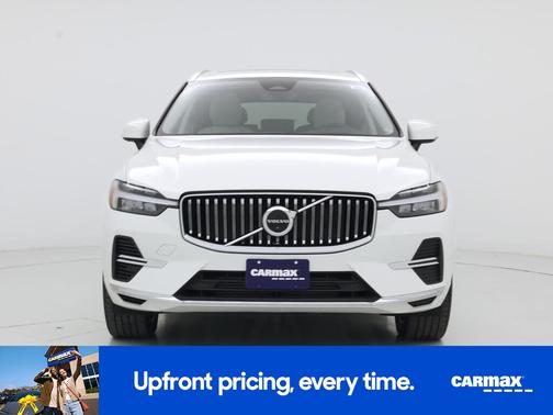 White 2022 Volvo XC60 Recharge Plug-In Hybrid T8 Inscription Expression