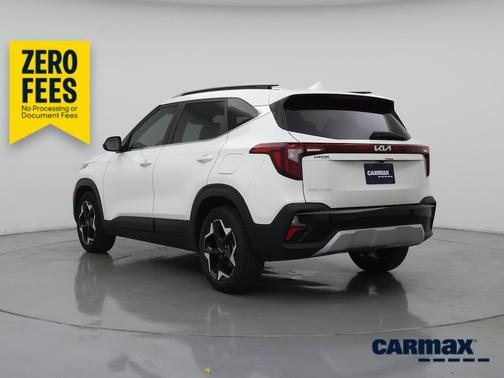 White 2024 Kia Seltos EX