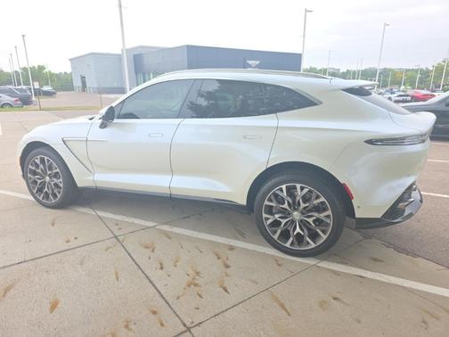 2021 Aston Martin DBX Base