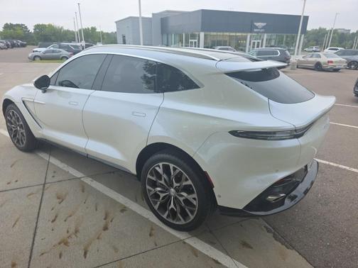 2021 Aston Martin DBX Base
