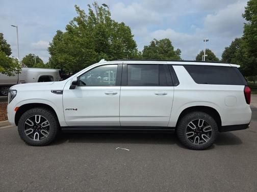 2022 GMC Yukon XL AT4