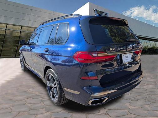 2022 BMW X7 M50i
