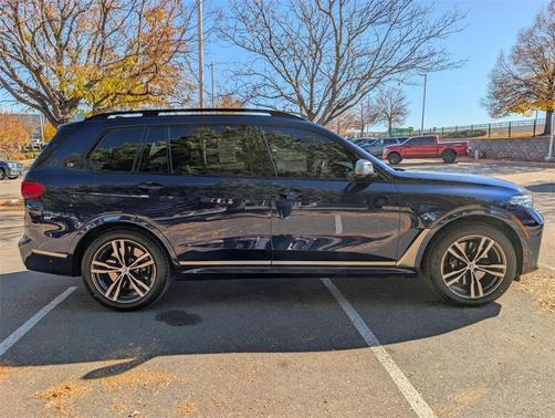2022 BMW X7 M50i