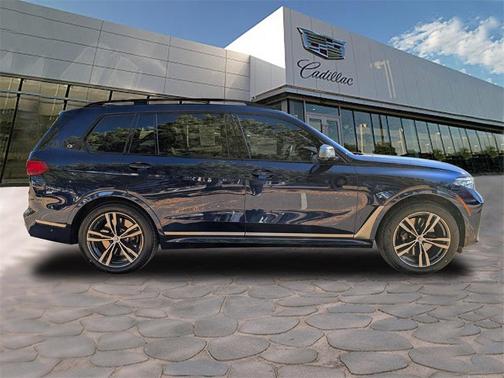 2022 BMW X7 M50i