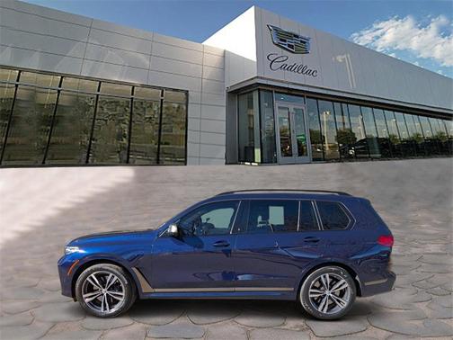 2022 BMW X7 M50i