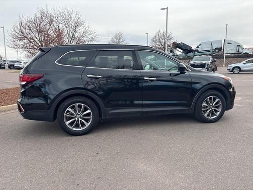 2017 Hyundai SANTA FE SE