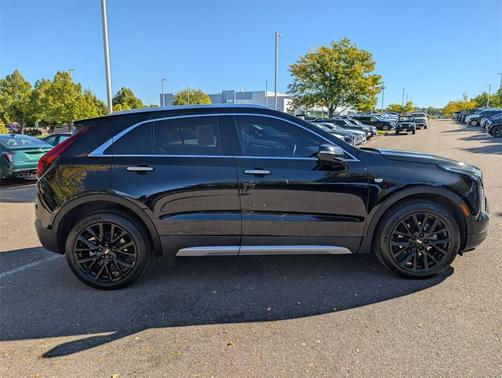 2022 Cadillac XT4 Premium Luxury